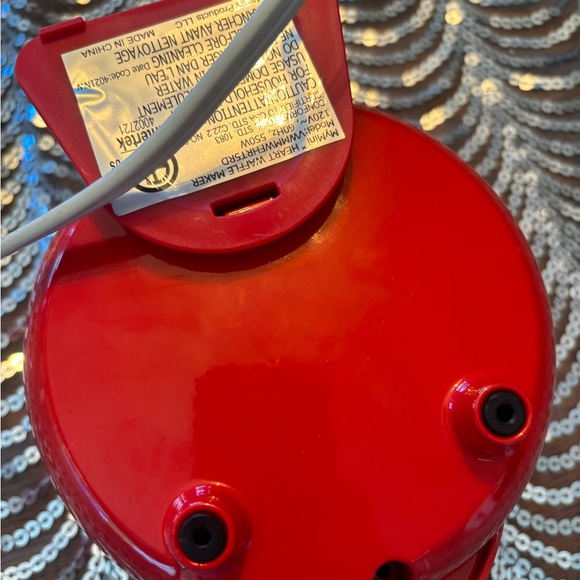 New Nostalgia Red Heart Waffle Maker - Picture 3 of 7